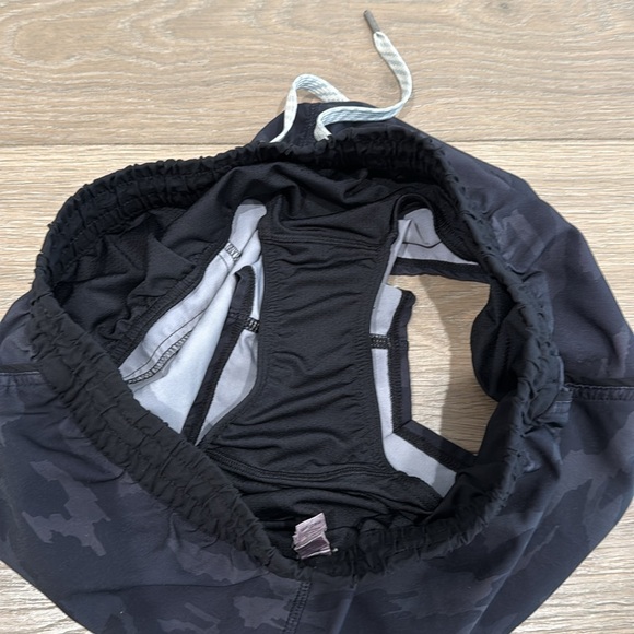 VUORI Black Camo Clementine 2.0 Active Training Running Summer Short Size Medium - Picture 9 of 14